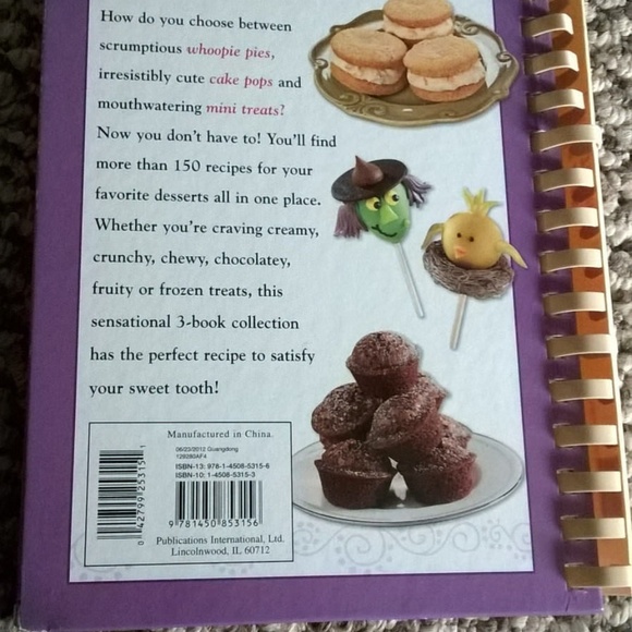 Whoopie Pies Cake Pops Mini Treats 3 in 1 Cookbook - Picture 6 of 7